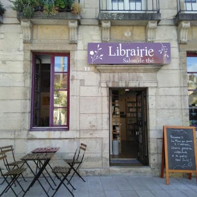 Librairie la Fleur qui pousse à l’intérieur 